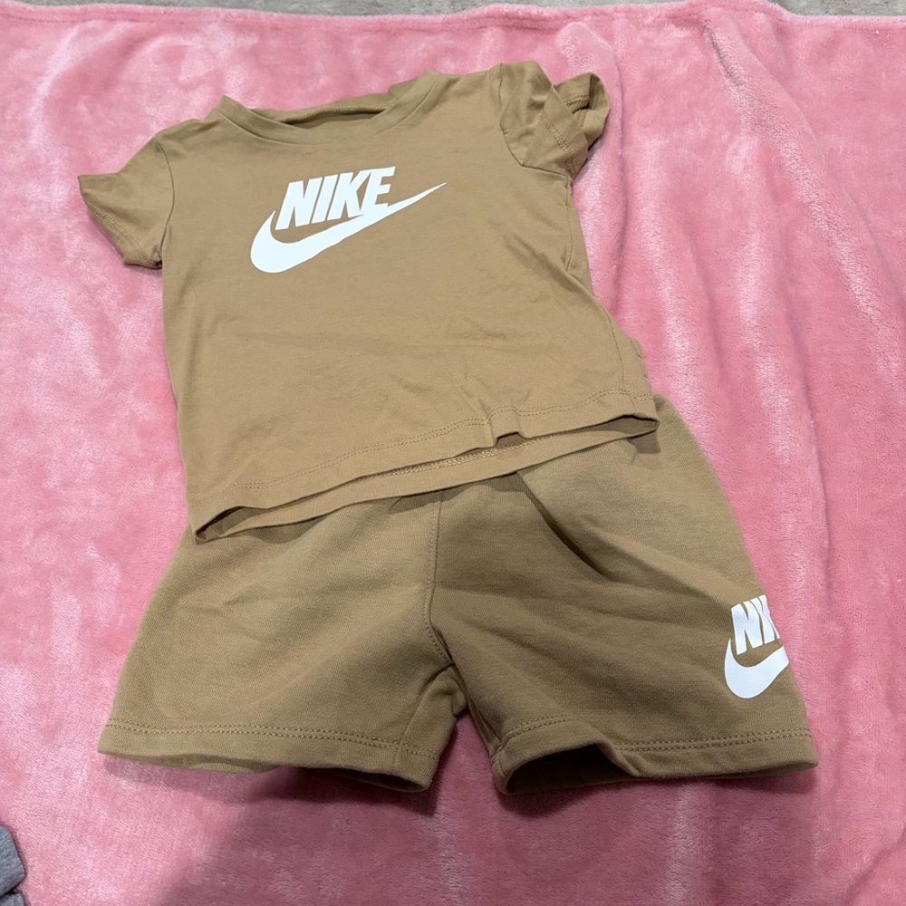 Nike boys toddler short set sz 18m